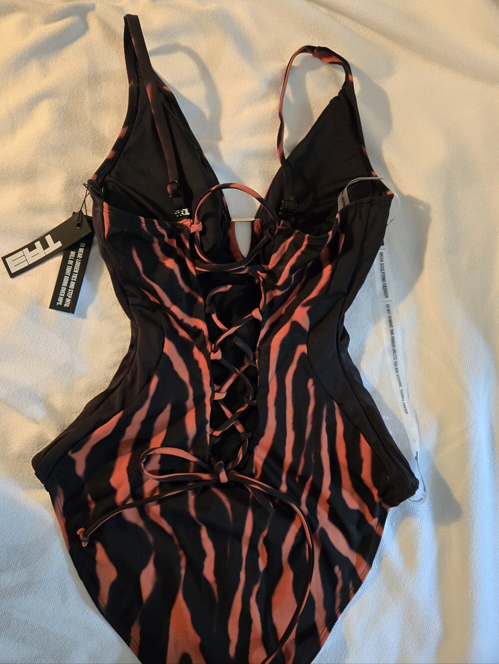 TA3 Plungey Key Hole Front Swimsuit NWT in Tiger Print Regular Medium /Long - Picture 5 of 5